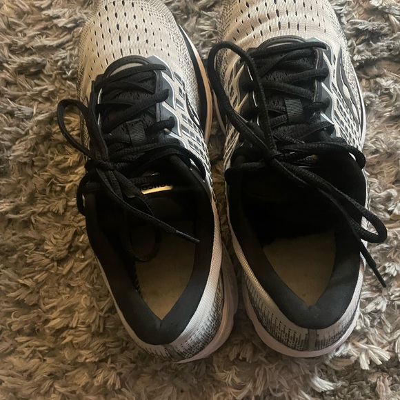 Saucony Black and White Athletic Sneakers - Picture 4 of 7